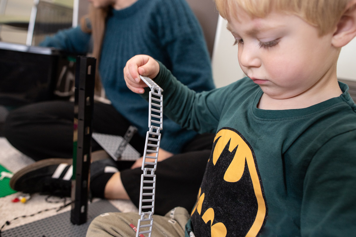 Styrk relationen med dit barn gennem leg